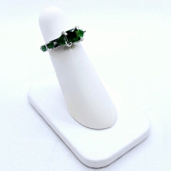 Silver Tone Simulant Emerald Gemstone Fashion Ring - Picture 4 of 10